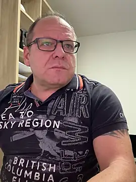 Snapshot of coupleLatinaLovers chatting on 10-30-25, 06:04 coupleLatinaLovers online show from 10-30-25, 06:04