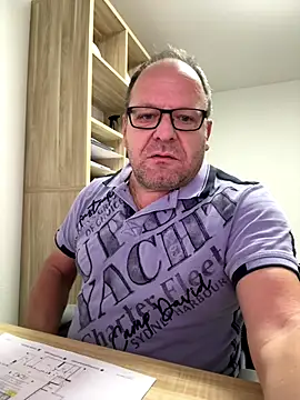 Snapshot of coupleLatinaLovers chatting on 11-12-25, 06:25 coupleLatinaLovers online show from 11-12-25, 06:25