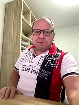 Snapshot of coupleLatinaLovers chatting on 11-14-25, 06:39 coupleLatinaLovers online show from 11-14-25, 06:39