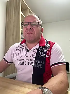 Snapshot of coupleLatinaLovers chatting on 11-17-25, 05:57 coupleLatinaLovers online show from 11-17-25, 05:57