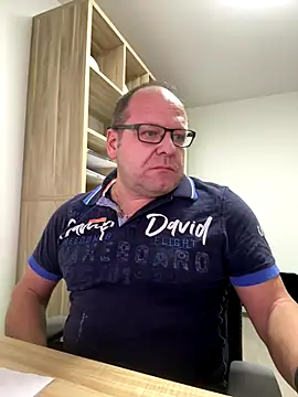 Snapshot of coupleLatinaLovers chatting on 11-24-25, 08:25 coupleLatinaLovers online show from 11-24-25, 08:25