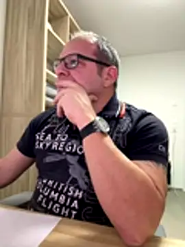 Snapshot of coupleLatinaLovers chatting on 11-27-25, 06:37 coupleLatinaLovers online show from 11-27-25, 06:37