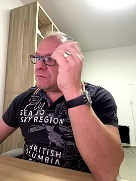 Snapshot of coupleLatinaLovers chatting on 11-28-25, 07:00 coupleLatinaLovers online show from 11-28-25, 07:00