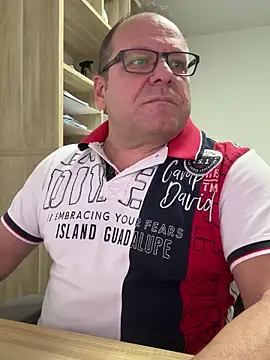 Snapshot of coupleLatinaLovers chatting on 12-04-25, 06:55 coupleLatinaLovers online show from 12-04-25, 06:55