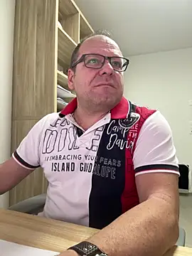 Snapshot of coupleLatinaLovers chatting on 12-05-25, 06:22 coupleLatinaLovers online show from 12-05-25, 06:22