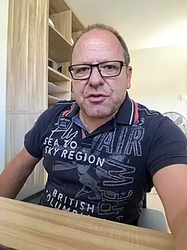 coupleLatinaLovers online show from 07-24-26, 06:55