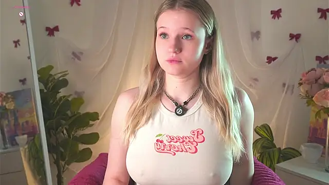 MaydaFoulk online show from 04-25-26, 01:52