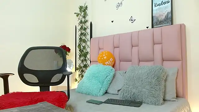 Snapshot of isabela_ferrer_ chatting on 02-15-25, 01:05 isabela ferrer  online show from 02-15-25, 01:05