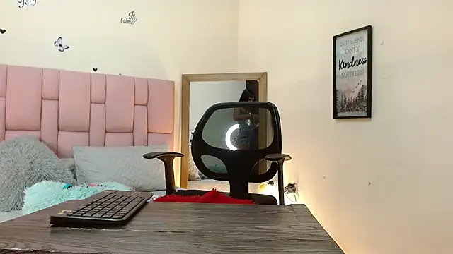 Snapshot of isabela_ferrer_ chatting on 09-12-25, 01:33 isabela ferrer  online show from 09-12-25, 01:33