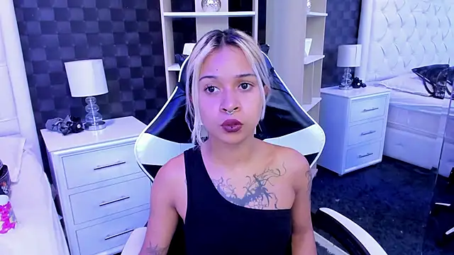 Snapshot of rave_connor chatting on 01-15-25, 07:12 rave connor online show from 01-15-25, 07:12