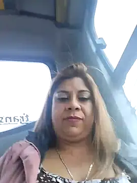 Laura-Hernandez online show from 03-11-25, 03:02