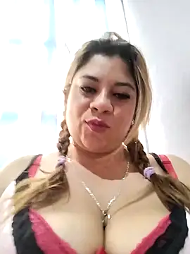 Laura-Hernandez online show from 09-19-25, 03:24