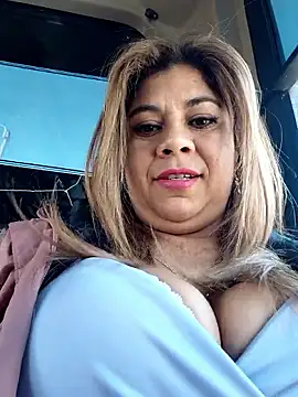 Laura-Hernandez online show from 12-17-25, 02:45