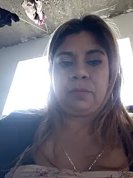 Snapshot of Laura-Hernandez chatting on 01-15-26, 01:37 Laura-Hernandez online show from 01-15-26, 01:37