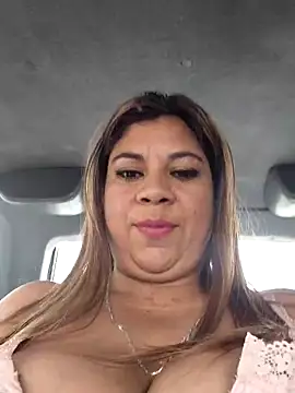 Snapshot of Laura-Hernandez chatting on 01-18-26, 04:22 Laura-Hernandez online show from 01-18-26, 04:22