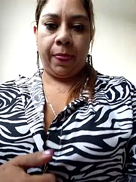 Snapshot of Laura-Hernandez chatting on 02-09-26, 03:16 Laura-Hernandez online show from 02-09-26, 03:16