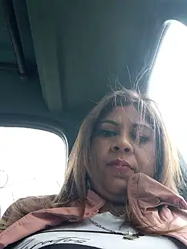 Snapshot of Laura-Hernandez chatting on 02-18-26, 04:25 Laura-Hernandez online show from 02-18-26, 04:25