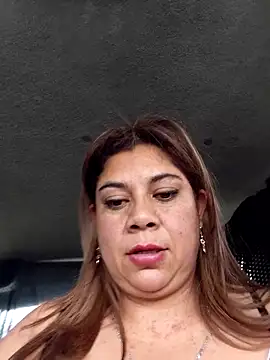 Snapshot of Laura-Hernandez chatting on 02-25-26, 07:34 Laura-Hernandez online show from 02-25-26, 07:34