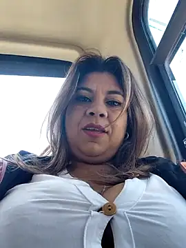 Snapshot of Laura-Hernandez chatting on 02-27-26, 03:12 Laura-Hernandez online show from 02-27-26, 03:12