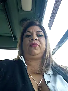 Snapshot of Laura-Hernandez chatting on 03-04-26, 02:12 Laura-Hernandez online show from 03-04-26, 02:12