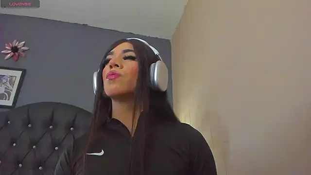 Snapshot of Kenia_Fox chatting on 01-18-25, 07:26 Kenia Fox online show from 01-18-25, 07:26