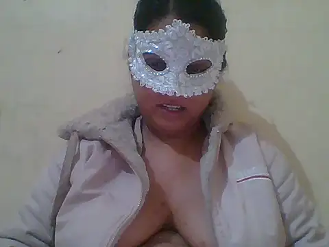 kamayanisingh24 online show from 01-01-25, 06:38