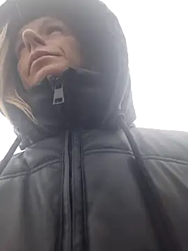 YourJuliena online show from 01-12-25, 12:23