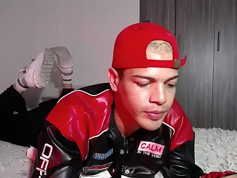 Snapshot of SWEET_MIGUEL chatting on 10-21-25, 02:45 SWEET MIGUEL online show from 10-21-25, 02:45