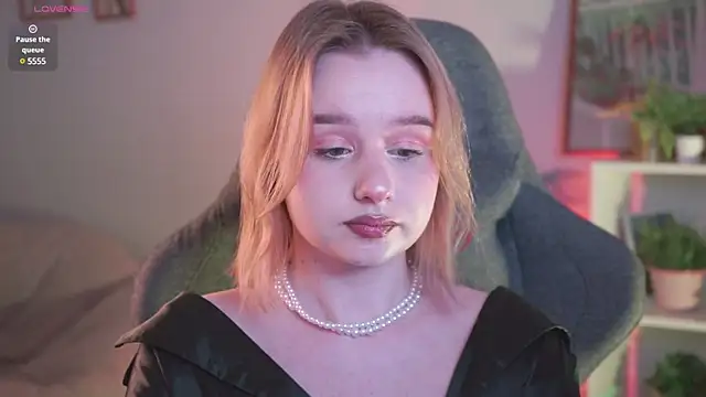 AdeleLoomis online show from 12-17-24, 12:01