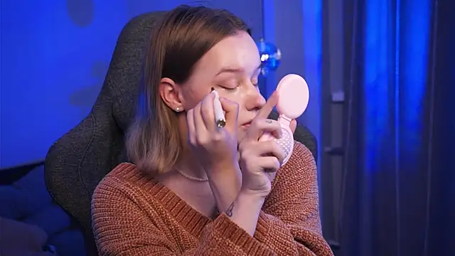 AdeleLoomis online show from 10-19-25, 02:23