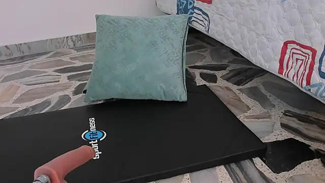 Maia W10 online show from 01-31-25, 03:33