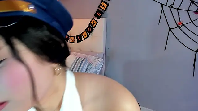 Snapshot of Maia_W10 chatting on 10-31-25, 12:17 Maia W10 online show from 10-31-25, 12:17