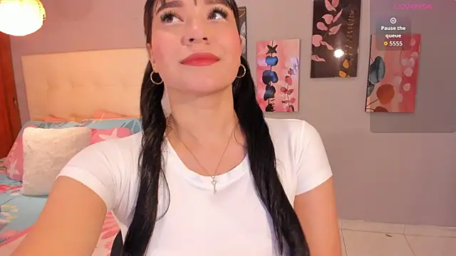 Snapshot of Maia_W10 chatting on 11-24-25, 12:16 Maia W10 online show from 11-24-25, 12:16