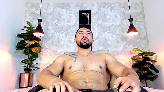 Snapshot of Regan__ chatting on 11-26-25, 02:01 Regan online show from 11-26-25, 02:01