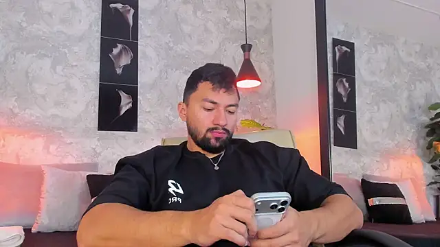 Snapshot of Regan__ chatting on 12-03-25, 01:24 Regan online show from 12-03-25, 01:24