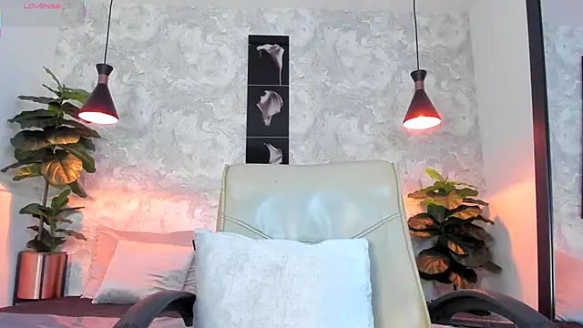 Snapshot of Regan__ chatting on 12-20-25, 03:02 Regan online show from 12-20-25, 03:02