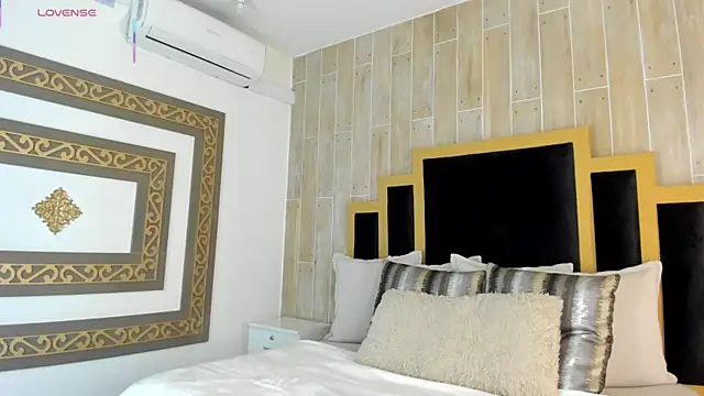 Snapshot of AriaFoster chatting on 11-01-25, 08:55 AriaFoster online show from 11-01-25, 08:55