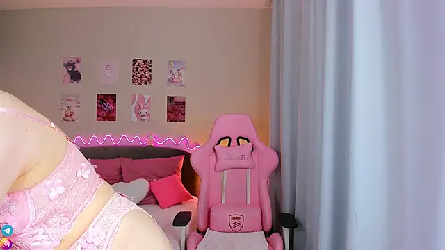 Snapshot of Kate_Clover chatting on 03-12-25, 04:19 Kate Clover online show from 03-12-25, 04:19