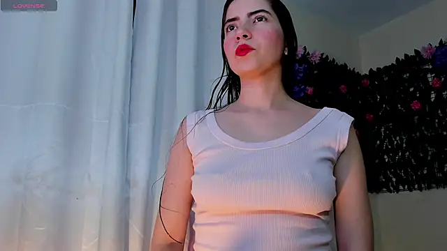 Snapshot of sweetieandjuicyy chatting on 03-08-26, 04:16 sweetieandjuicyy online show from 03-08-26, 04:16