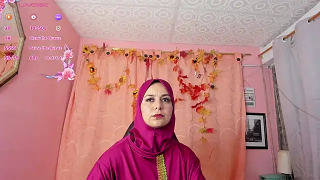 Snapshot of BadraSaadi chatting on 10-28-25, 01:03 BadraSaadi online show from 10-28-25, 01:03