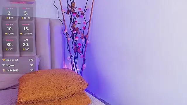 Snapshot of franchescamm chatting on 02-26-25, 12:27 franchescamm online show from 02-26-25, 12:27