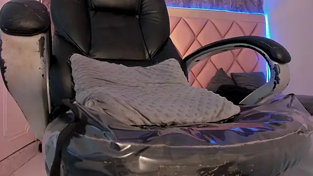 megan 100 online show from 03-09-25, 01:04