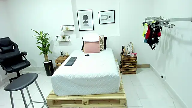 Snapshot of afrodita_martinez chatting on 01-08-25, 03:28 afrodita martinez online show from 01-08-25, 03:28