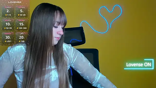 Snapshot of Evelina_GG chatting on 10-17-25, 05:43 Evelina GG online show from 10-17-25, 05:43