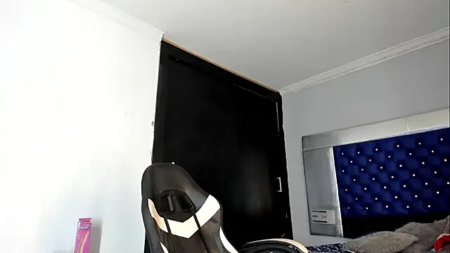 Snapshot of La_Perversa69 chatting on 09-30-25, 07:41 La Perversa69 online show from 09-30-25, 07:41