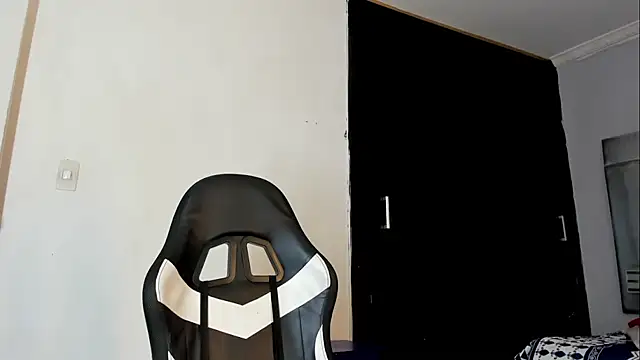 Snapshot of La_Perversa69 chatting on 10-10-25, 07:46 La Perversa69 online show from 10-10-25, 07:46