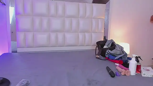 Snapshot of Alhana_pulido chatting on 12-18-24, 08:25 Alhana pulido online show from 12-18-24, 08:25