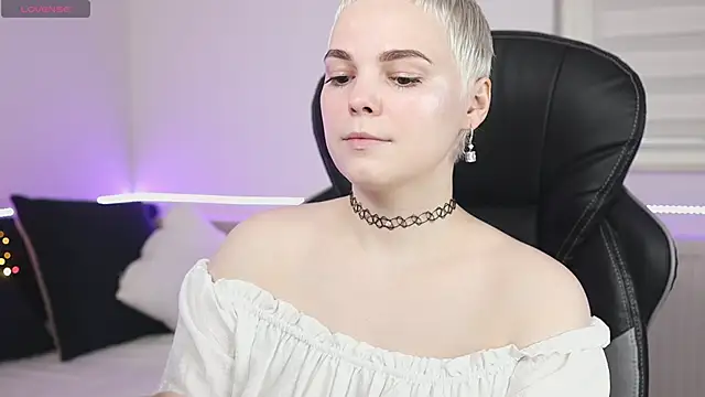 LikaBerry1 online show from 02-02-25, 07:14