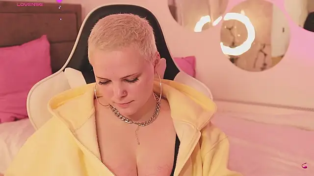 LikaBerry1 online show from 02-25-26, 12:37