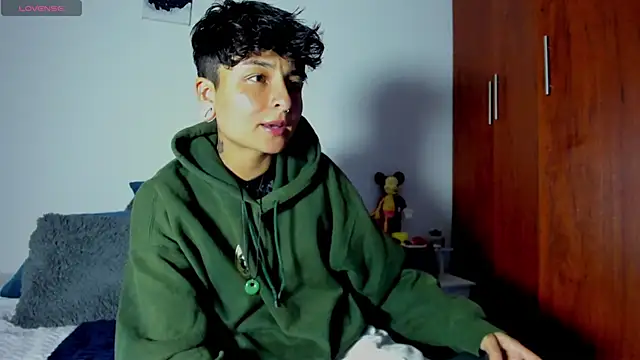 ZuryRamirez  online show from 01-06-25, 12:16